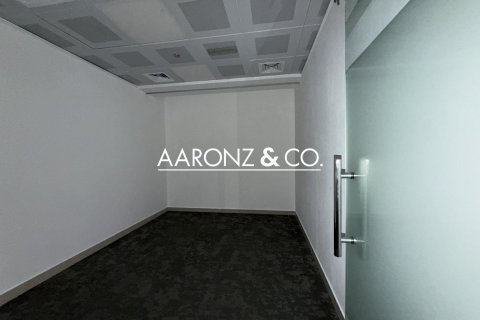 182m² Office in Sheikh Zayed Road, UAE No. 145072 4