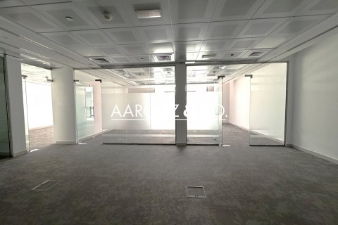 182m² Office in Sheikh Zayed Road, UAE No. 145072 7