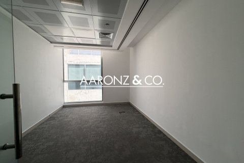 182m² Office in Sheikh Zayed Road, UAE No. 145072 8
