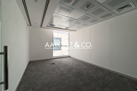 182m² Office in Sheikh Zayed Road, UAE No. 145072 11