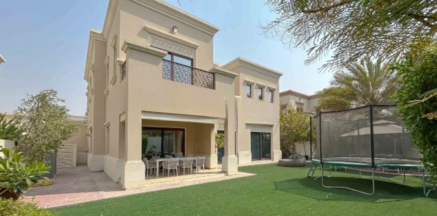 Villa de 4 chambres à Dubai, UAE No. 208276