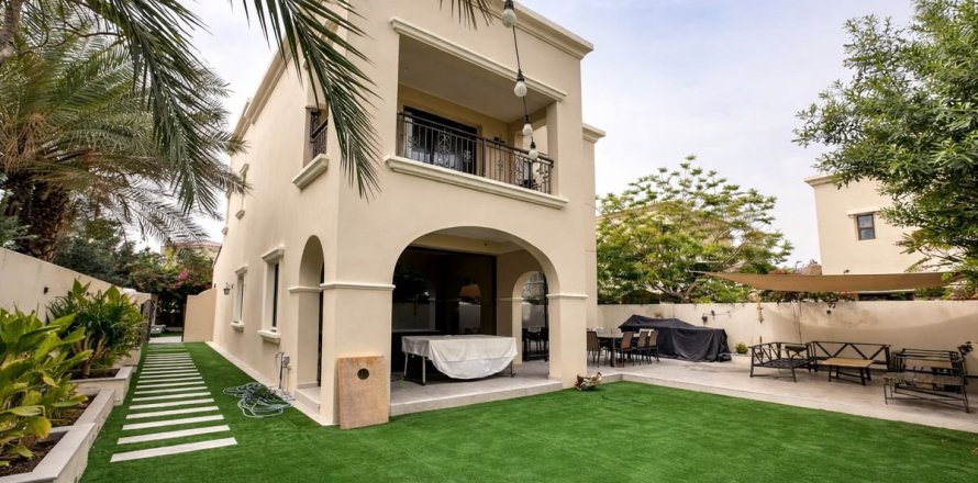 Вилла с 3 спальнями в Дубай, ОАЭ №149259