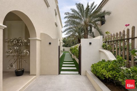 Вилла с 3 спальнями в Дубай, ОАЭ №149259 9