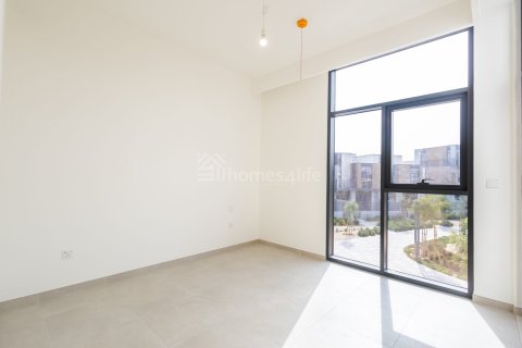 3 bedrooms Villa in Mudon, UAE No. 151448 11