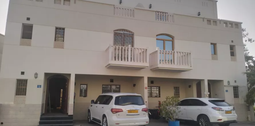 4 bedrooms Villa in Muscat, Oman No. 104836