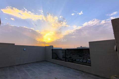 Villa de 7 dormitorios en Riyadh, Saudi Arabia No. 61135 2