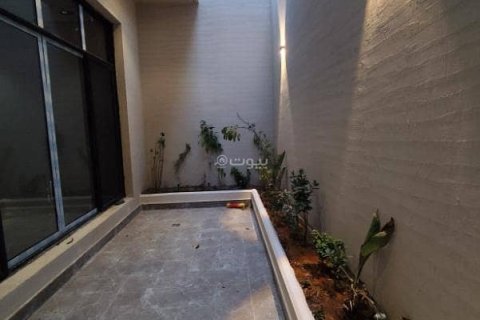 Villa de 5 dormitorios en Riyadh, Saudi Arabia No. 61137 12