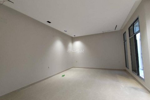 Villa de 5 dormitorios en Riyadh, Saudi Arabia No. 61137 8
