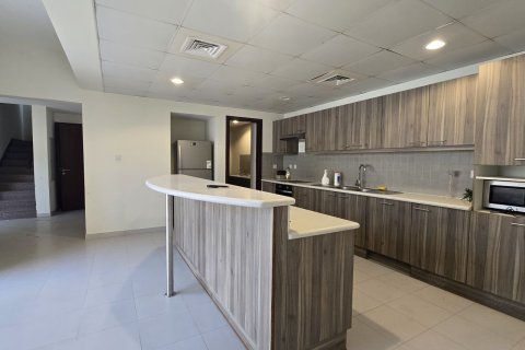 3 bedrooms Townhouse in Ras Al Khaimah, UAE No. 184198 9
