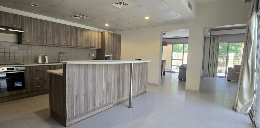 3 bedrooms Townhouse in Ras Al Khaimah, UAE No. 184198