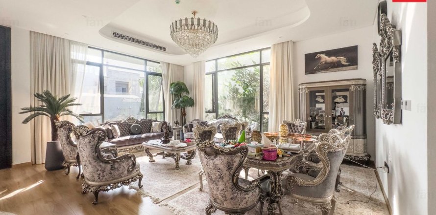 Вилла с 5 спальнями  №126761