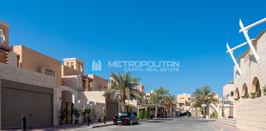 Villa de 11 dormitorios No. 127095