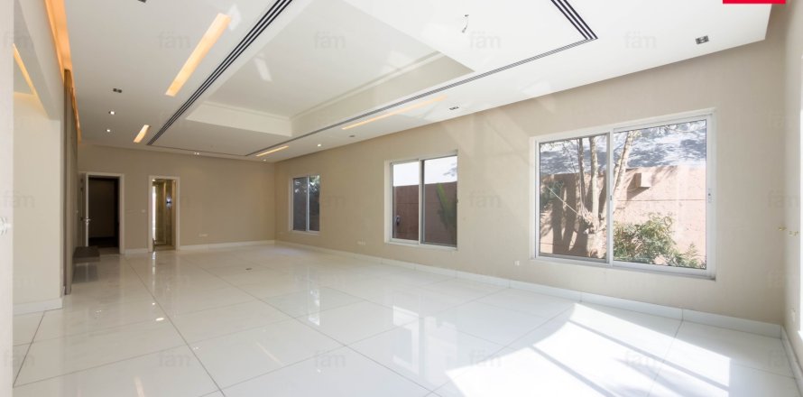 Villa de 8 chambres à Umm Suqeim, UAE No. 141221