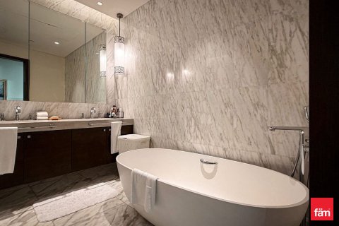 Квартира с 3 спальнями в Даунтаун Дубай (Даунтаун Бурдж Дубай), ОАЭ №141226 4