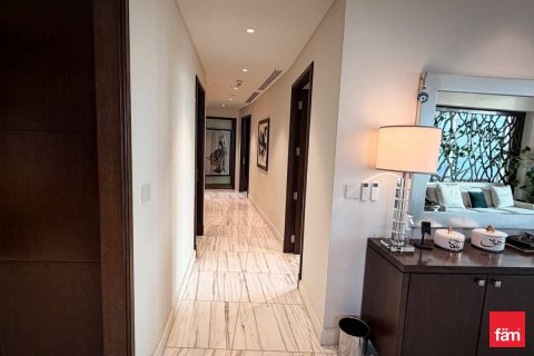 Квартира с 3 спальнями в Даунтаун Дубай (Даунтаун Бурдж Дубай), ОАЭ №141226 12