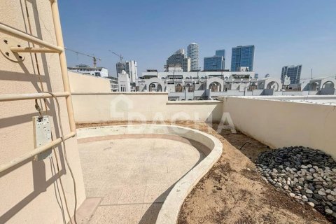 4 bedrooms Villa in District 15, UAE No. 198496 5