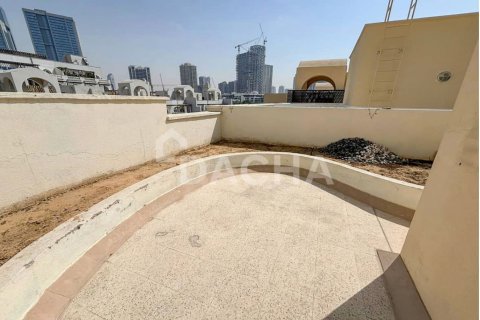 4 bedrooms Villa in District 15, UAE No. 198496 4
