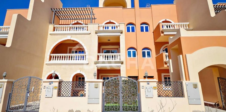 4 bedrooms Villa in District 15, UAE No. 198496