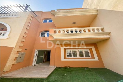 4 bedrooms Villa in District 15, UAE No. 198496 3