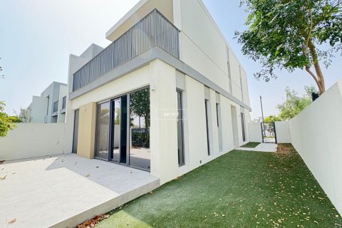 Villa de 4 dormitorios en Dubai, UAE No. 104327 2