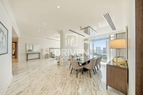 Квартира с 4 спальнями в The Address Residence Fountain Views, ОАЭ №192757