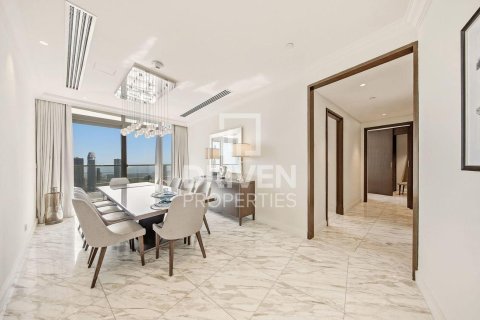 Квартира с 4 спальнями в The Address Residence Fountain Views, ОАЭ №192757 4