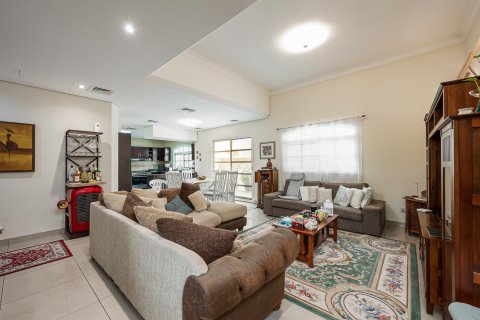 Вилла с 3 спальнями в Dubai Sports City, ОАЭ №208672 7