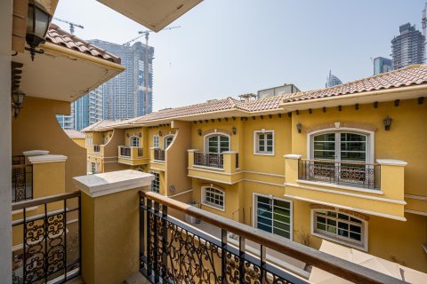 Вилла с 3 спальнями в Dubai Sports City, ОАЭ №208672 4