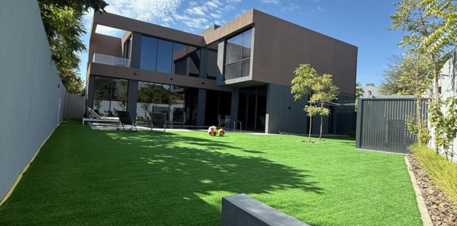 4 bedrooms Villa in Tilal City, UAE No. 208670