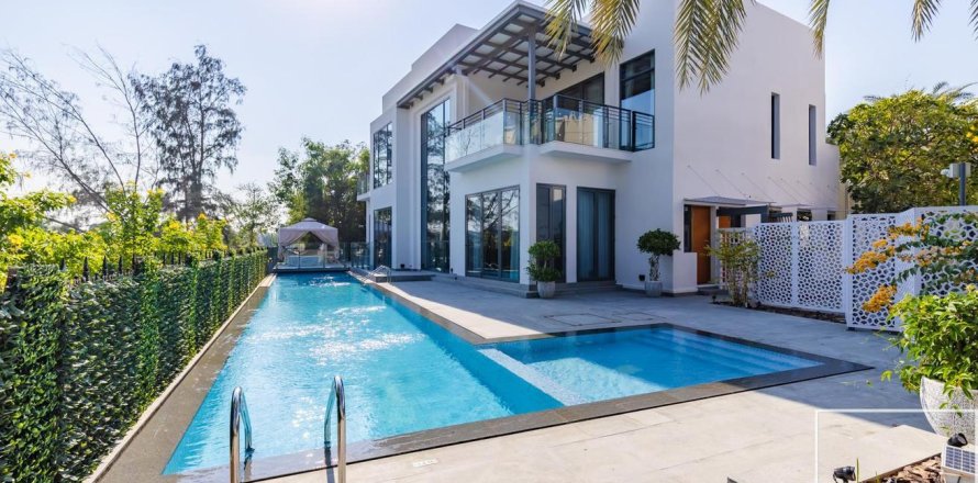 6 bedrooms Villa in Jumeirah Islands, UAE No. 136406