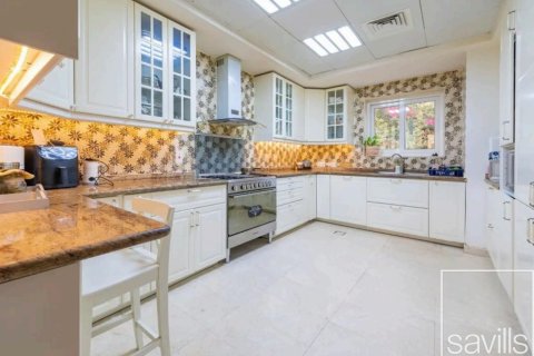 Вилла с 4 спальнями в Jumeirah Islands, ОАЭ №136403 10