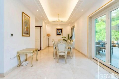 Вилла с 4 спальнями в Jumeirah Islands, ОАЭ №136403 6
