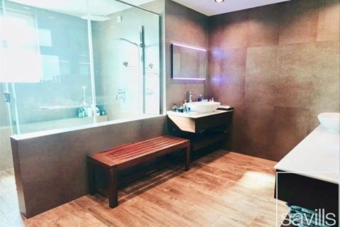 Вилла с 4 спальнями в Jumeirah Islands, ОАЭ №136405 15