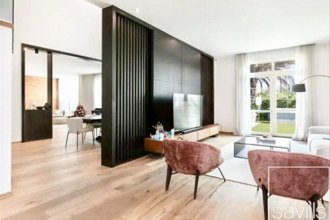 Вилла с 4 спальнями в Jumeirah Islands, ОАЭ №136405 5