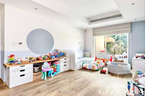 Вилла с 4 спальнями в Jumeirah Islands, ОАЭ №136405 12