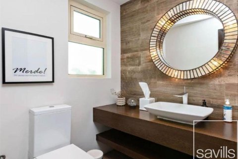 Вилла с 4 спальнями в Jumeirah Islands, ОАЭ №136405 13