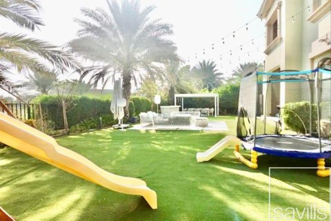 Вилла с 4 спальнями в Jumeirah Islands, ОАЭ №136405 16