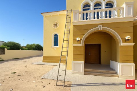 Villa de 3 dormitorios en Dubai, UAE No. 135761 10
