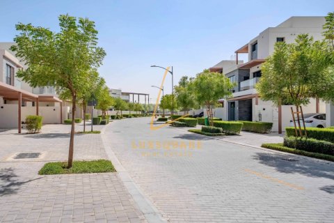5 bedrooms Townhouse in DAMAC Hills (Akoya by DAMAC), UAE No. 188371 4