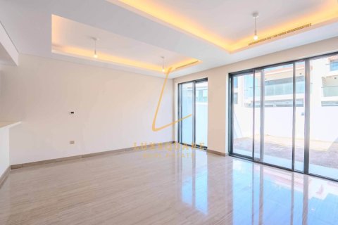 5 bedrooms Townhouse in DAMAC Hills (Akoya by DAMAC), UAE No. 188371 18