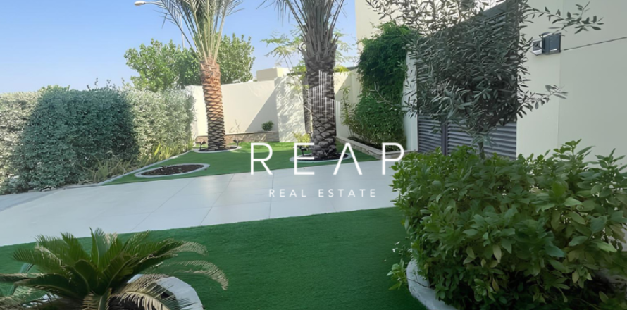 4 bedrooms Villa in DAMAC Hills (Akoya by DAMAC), UAE No. 28909