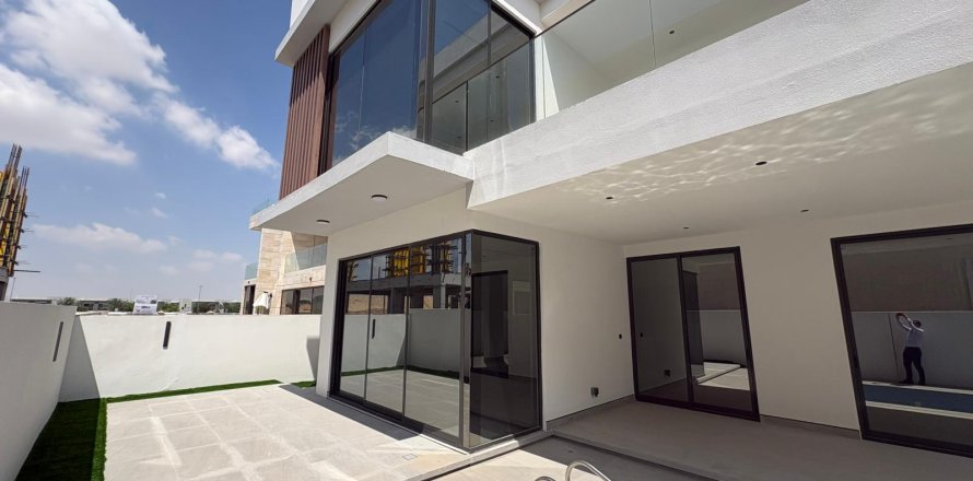 5 bedrooms Villa in Dubai South (Dubai World Central), UAE No. 151127