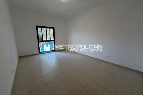 4 bedrooms Villa in Abu Dhabi, UAE No. 133892 15