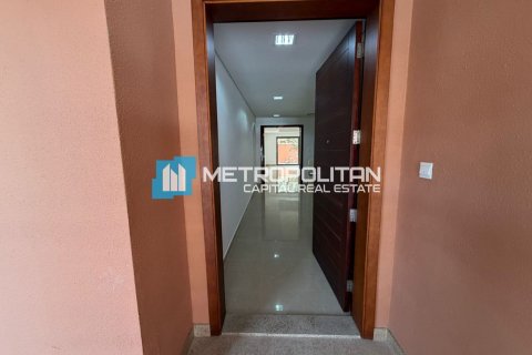 4 bedrooms Villa in Abu Dhabi, UAE No. 133892 12