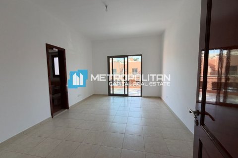 4 bedrooms Villa in Abu Dhabi, UAE No. 133892 10