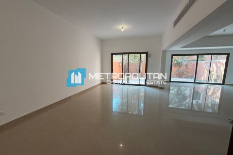 4 bedrooms Villa in Abu Dhabi, UAE No. 133892 9