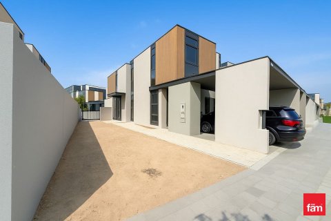 Townhouse de 4 dormitorios  No. 112005 2