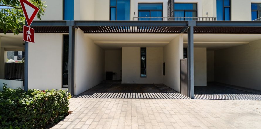 Townhouse de 3 dormitorios en Dubai, UAE No. 210376