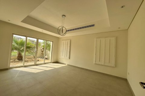 4 bedrooms Villa in Ras Al Khaimah, UAE No. 183694 4