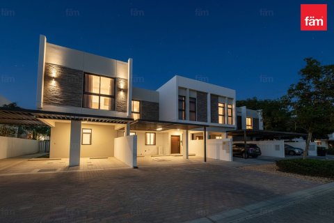 Villa de 4 chambres à Dubai, UAE No. 137198